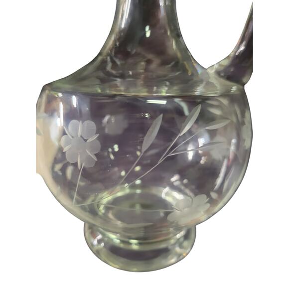 Vintage Wine Decanter, Clear Glass Floral Etched, Stopper - Picture 5 of 5